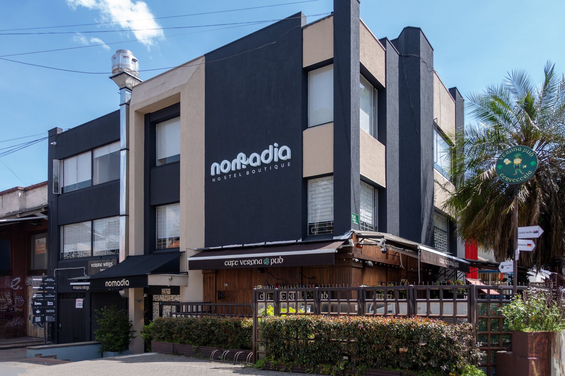 Fachada de Nomadia en la Calle 70